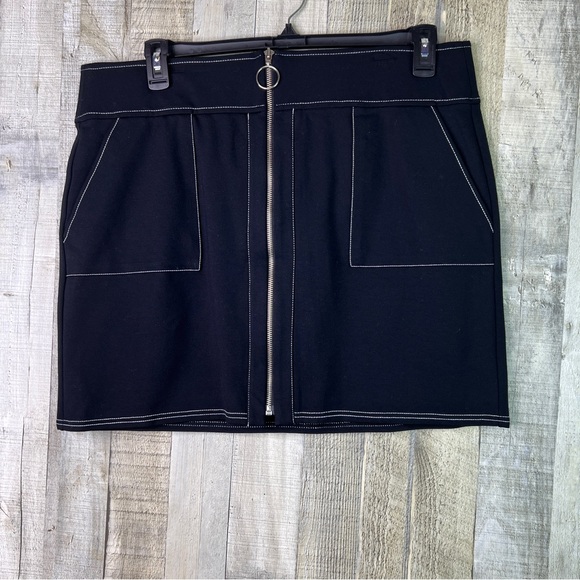 INC International Concepts Size XL Deep Black W/White Threading Front Zip Close - Picture 1 of 8